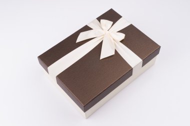 güzel kurdele ile hediye kutusu