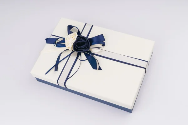 Gift box with nice ribbon — Stock Photo, Image