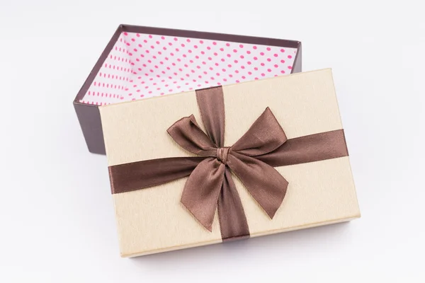 Geschenkbox mit schöner Schleife — Stockfoto