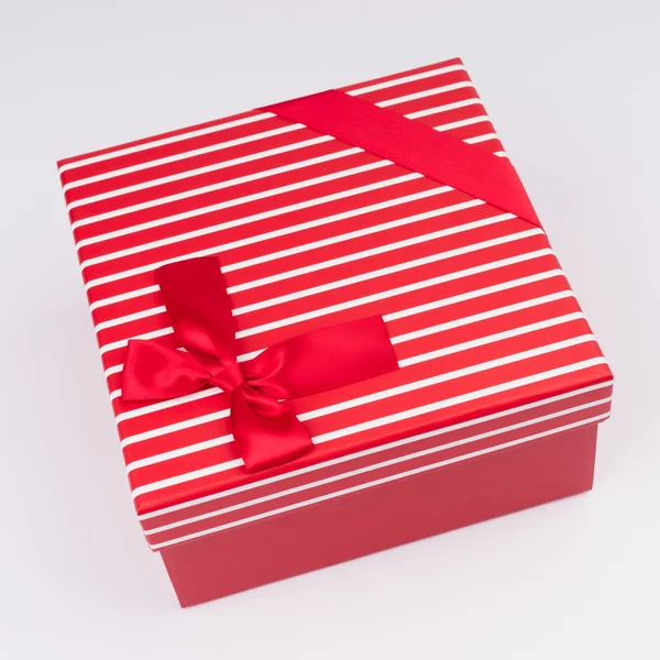 Caja de regalo con cinta bonita — Foto de Stock