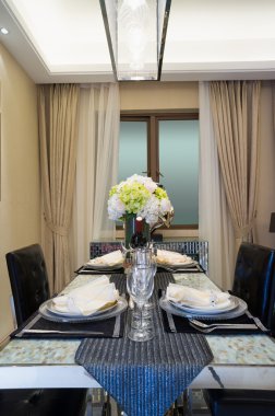 Modern yemek odası.