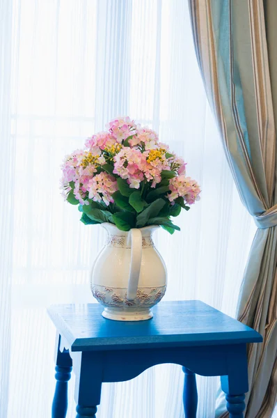 Flor con florero — Foto de Stock