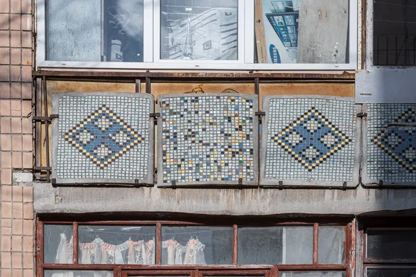 Mosaikschmuck Auf Dem Balkon Des Sowjetischen Plattenbaus Kamjanez Podilskyj Oblast — Stockfoto