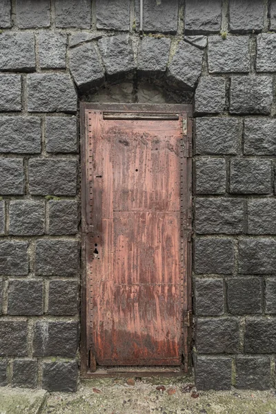 Ancient Stone Arch Rusty Metal Door — Stok fotoğraf