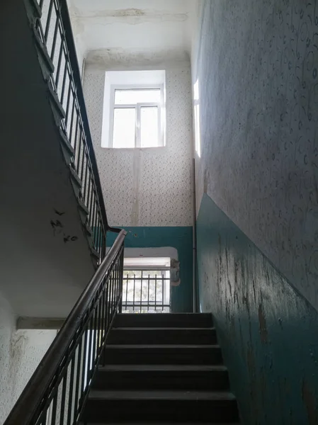 Interior Una Escalera Mala Calidad Una Antigua Casa Construida Siglo —  Fotos de Stock