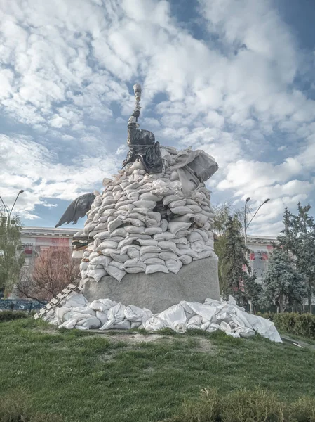 Kyiv Ukraine April 2022 Monument Petro Sagaidachny Barricaded Sandbags — Stockfoto