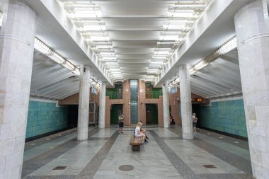 Metrobudivnykiv metro istasyonunun içi. Kharkiv, Ukrayna - Haziran 2021.