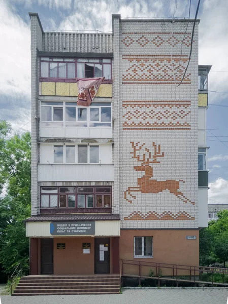 Facade Apartment Multistorey Building Deer Image Brick Mosaic Decor Korosten — Stockfoto