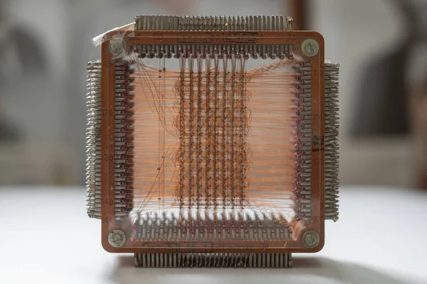 磁心存储器 大约在1955年到1975年之间的20年中 是随机存取计算机存储器的主要形式 — 图库照片