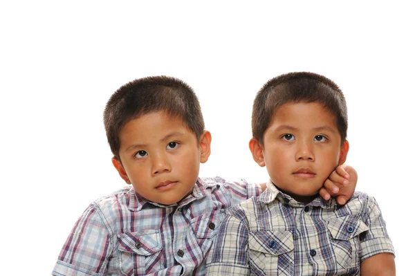 双胞胎亚洲男孩 — 图库照片