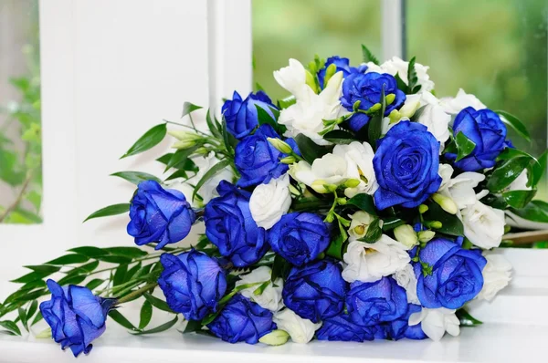 Mariées bouquet de roses bleues — Photo