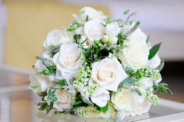 Brides white roses — Stock Photo, Image