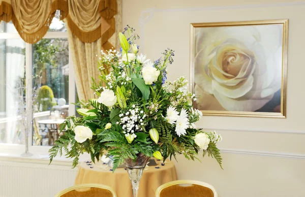 Wedding reception flowers — Stock Photo, Image