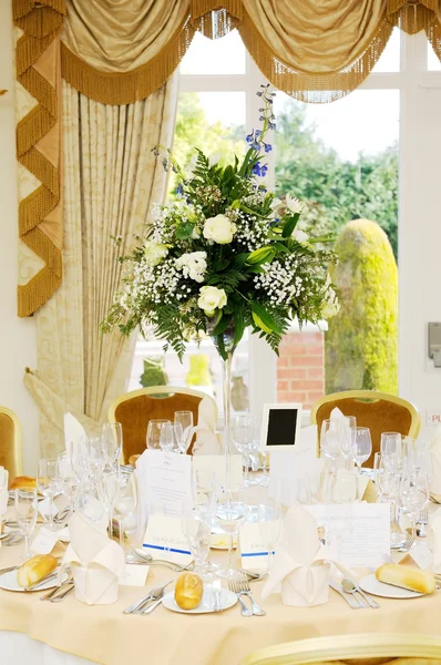 Wedding reception flower arrangement — Stock Photo, Image