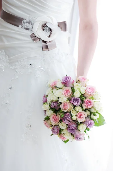 Flores de novias y detalle del vestido — Foto de Stock