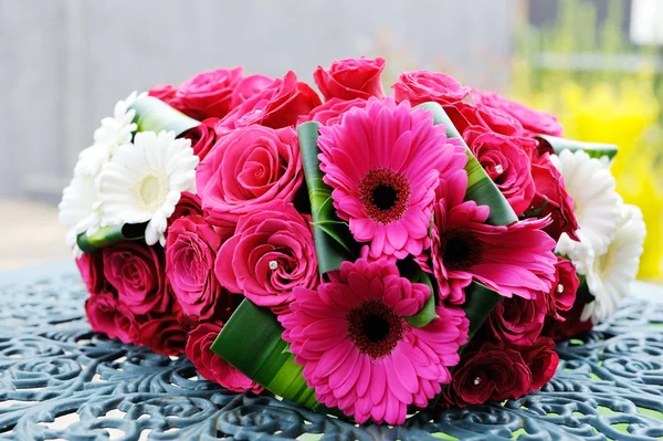 Bride and bridesmaids flowers — Stock Photo, Image