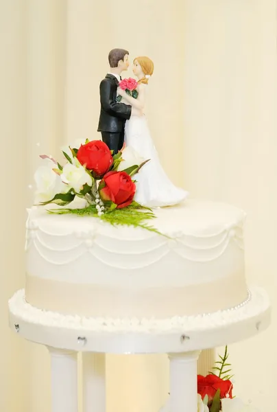 Gâteau de mariage et topper — Photo