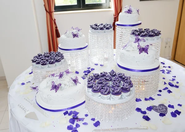 Huge wedding cake — Stock Photo, Image