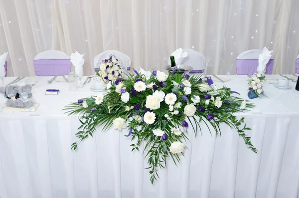 Table decoration at wedding reception — Stock Photo, Image