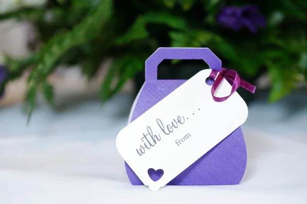 结婚礼物紫色 — 图库照片