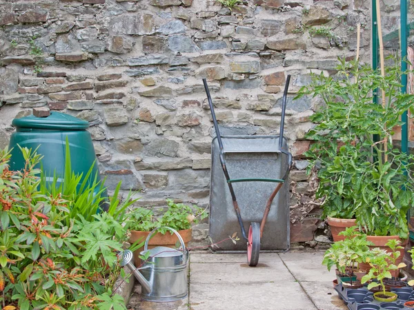 Rustige hoek van een Engelse tuin — Stockfoto