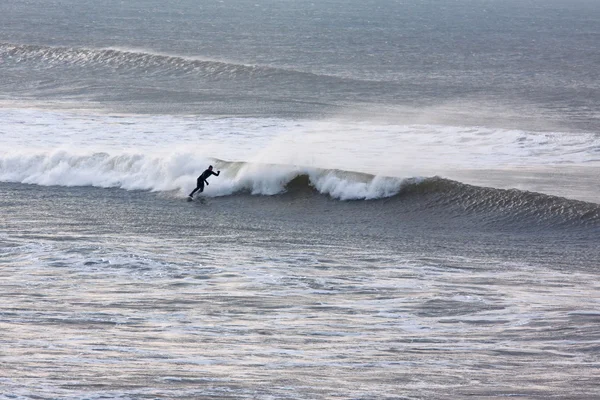 Cresting the waves — Stock Photo, Image