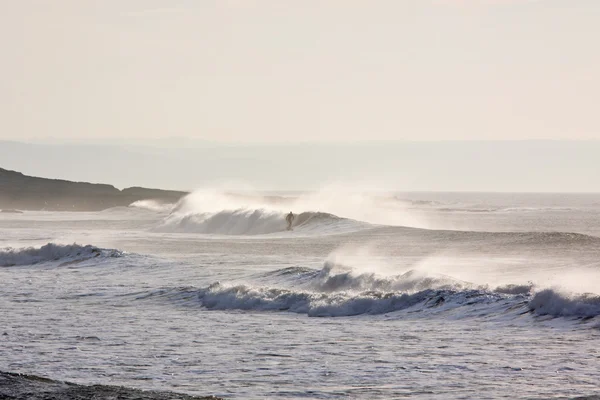 Wildwetter-Surfen — Stockfoto