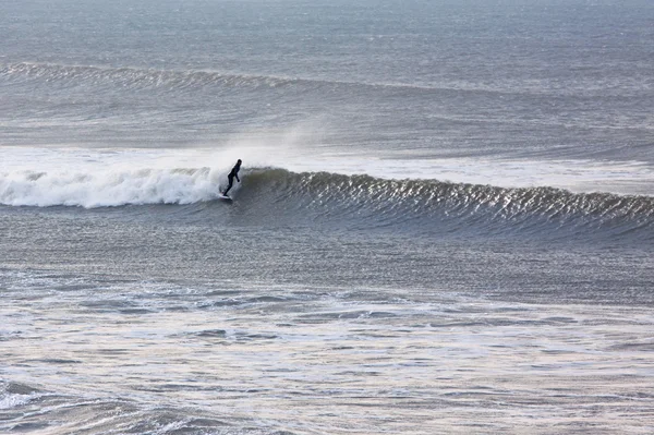 Surfing w zimie — Zdjęcie stockowe