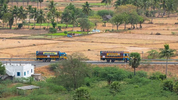 Thanjavur India Marzo 2018 Camiones Carretera Distrito Rural Del Estado —  Fotos de Stock
