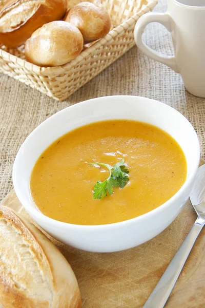 Sopa de zanahoria y cilantro Imagen de stock