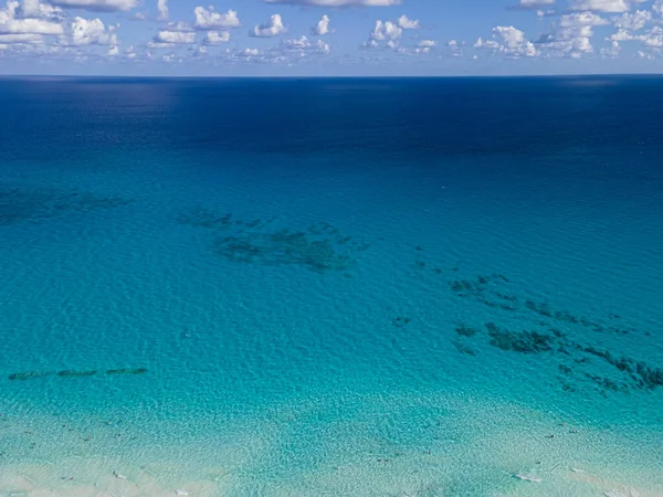 Meksika, Cancun 'daki Karayip denizinin havadan görünüşü