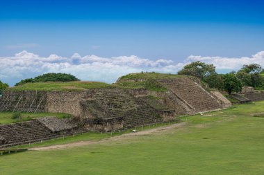 P ve II binaları Monte Alban, arkeolojik alan, Oaxaca, Meksika