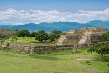 Monte Alban 'daki K binası, arkeolojik alan, Oaxaca, Meksika