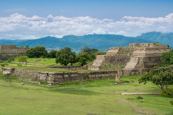 Monte Alban 'daki K binası, arkeolojik alan, Oaxaca, Meksika