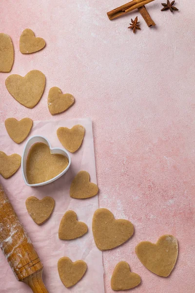 Cozinhar Biscoitos Para Dia Dos Namorados Com Ingredientes Fundo Rosa Imagens De Bancos De Imagens Sem Royalties