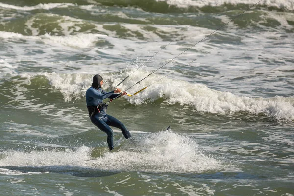 Water Sport Vliegerrijden Kitesurfen Zee Aan Boord Golven Rijd Golven — Stockfoto