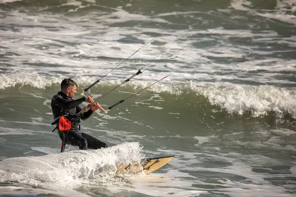 Water Sport Vliegerrijden Kitesurfen Zee Aan Boord Golven Rijd Golven — Stockfoto