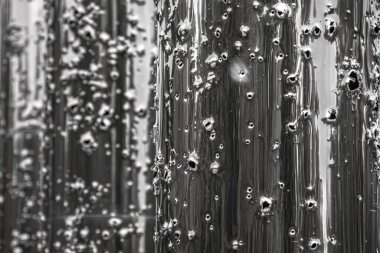 On atış kolonu. Toplu katliamlar. Dünya Savaşı. Kiev 'in simgesi. Kültür mirası. Zalimliğin sembolü. Kiev 'deki Babi Yar. Soykırım Müzesi. Kurbanların anıları. Kurşun delikleri.