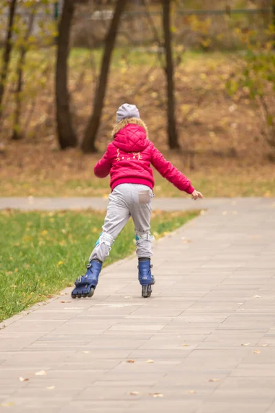 Höstlovet Lycklig Barndom Barn För Promenad Parken Barn Cykel Och — Stockfoto