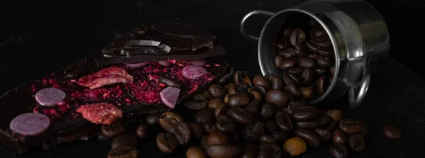 Schokoriegel Mit Füllung Kaffeebohnen Tag Der Schokolade Süß Zum Kaffee — Stockfoto