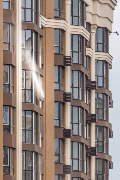 Construction Debris Flies Window High Rise Real Estate Market Tall — Stok fotoğraf