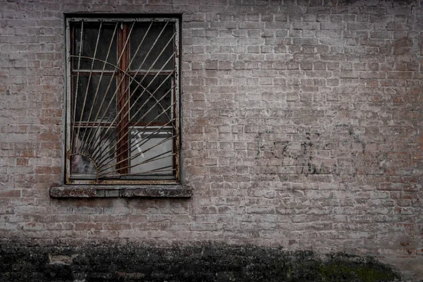 Old Building Brick Wall Abandoned House Poor District Protective Bars — Stockfoto