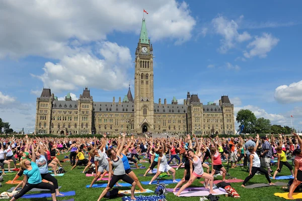 yoga Ottawa için kayıt kalabalık