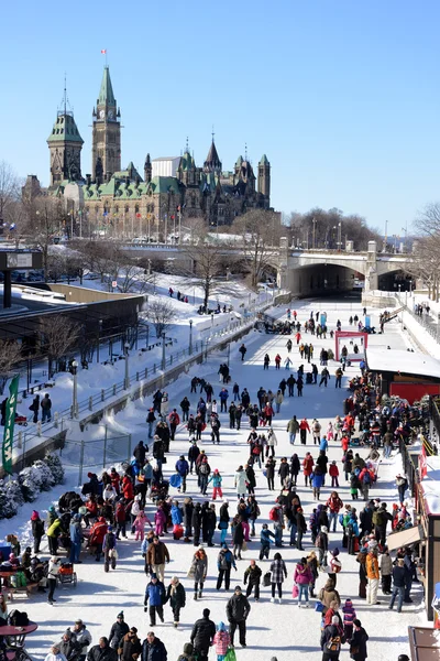 Skating on the Rideau Canal in Ottawa — Stok Foto
