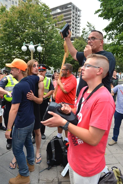 Confrontation à la Gay Pride Parade à Ottawa — Photo