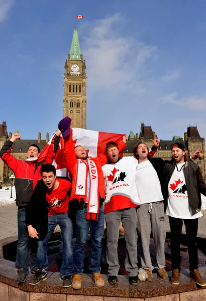 Canadians celebrate hockey gold — Stock Photo, Image