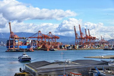 Vancouver, Kanada - 4 Mart 2020: Vancouver Limanı 'ndaki işlek kargo terminalleri. Kanada 'daki en büyük limandır..