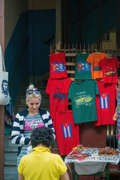 Havana Kuba Januari 2016 Vendor Menjual Suvenir Beberapa Diantaranya Menampilkan — Stok Foto