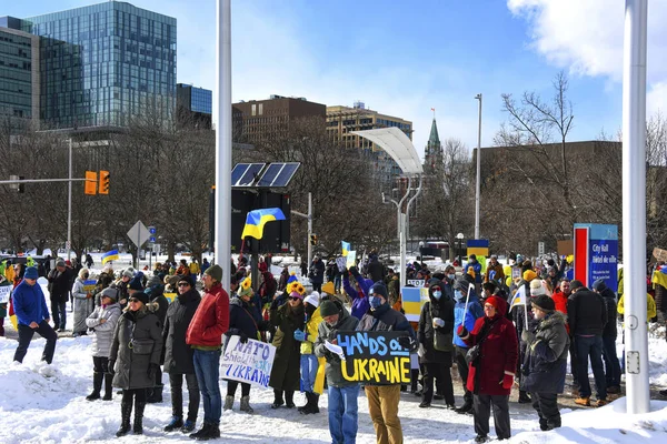 2022年2月27日 渥太华与乌克兰一起举行集会和游行 抗议俄罗斯入侵乌克兰人 加拿大是仅次于乌克兰和俄罗斯的世界第三大乌克兰人口大国 — 图库照片