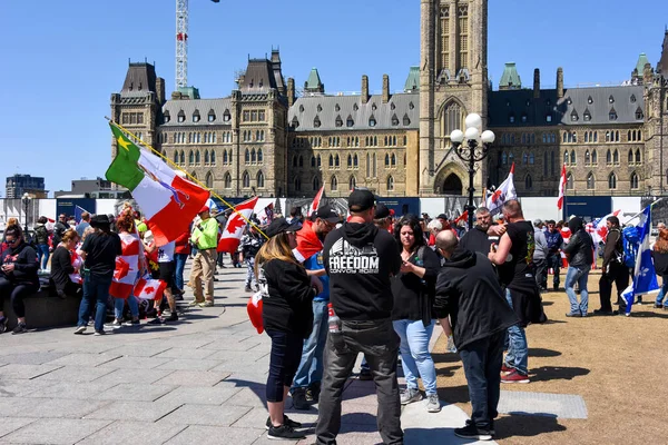 Ottawa Kanada Dubna 2022 Protestující Scházejí Parliament Hill Jako Součást — Stock fotografie